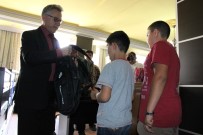 KIRTASİYE MALZEMESİ - Yozgat'ta Öğrencilere Kırtasiye Malzemesi Desteği