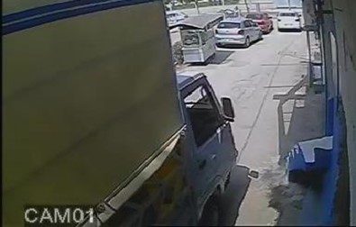 Çilingir Çağırıp, Hamal Tutarak Depoyu Soydular