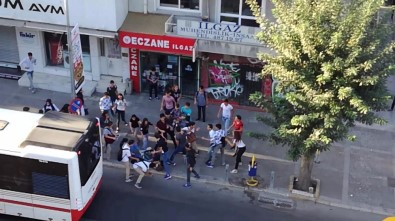 İzmir'de Liseli İki Grup Arasında Kavga