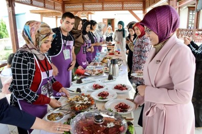 Konya'da Bayat Ekmekten Yemek Yarışması Yapıldı