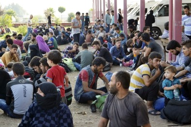 Mülteciler HAYAD'a Sığındı