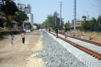 ÜST GEÇİT - Tren Yolu Üzerinde Tehlikeli Okul Yolculuğu