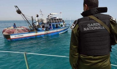 Tunus Deniz Kuvvetleri Akdeniz'de 78 Mülteciyi Kurtardı