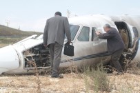 JET UÇAĞI - Uçak Kazası Sonrası İnceleme Ekibi Olay Yerinde