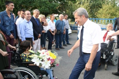 Vali Çınar, Fiziksel Engelliler Derneği'ni Ziyaret Etti