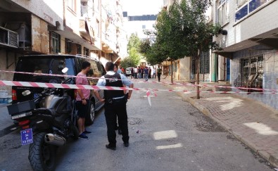 Bağcılar'da Uyuşturucu Satıcısı Polisle Çatıştı