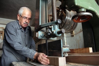 81 Yaşındaki Marangoz Ustası 69 Yıldır Hiç Durmadan Çalışıyor