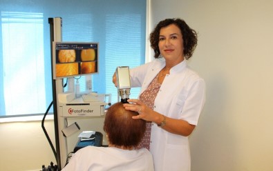 Prof. Dr. Şentürk Açıklaması 'Ağır Diyetlerden Sonra Kadınlarda Ciddi Saç Dökülmeleri Olabiliyor'
