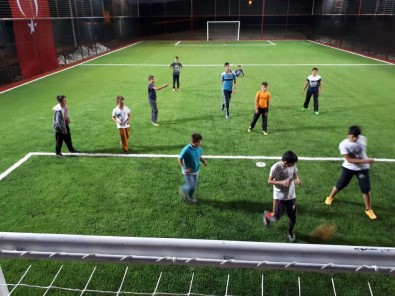 Tavşanlı'nın Ayvalı Köyünde Halı Saha Sevinci