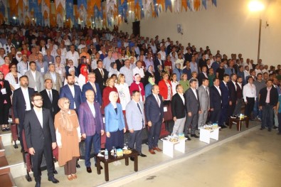 AK Parti Edremit 6. Olağan Kongresi'nde 'Tek Liste, Tek Aday' Denilmesine Rağmen İki Liste Yarıştı