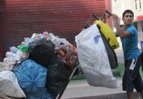 ATIK KAĞIT - Savaştan Kaçıp Ekmek Savaşı Veriyorlar