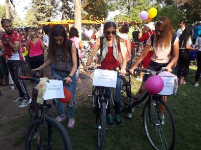 'Süslü Kadınlar' Ankara Yollarında