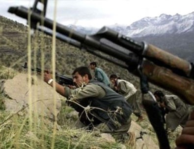 PKK'lılar sivil araca ateş açtı: 3 ölü 2 yaralı