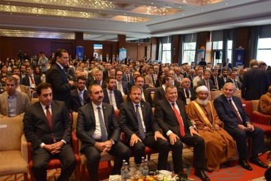 Hakan Çavuşoğlu, Bursa'da Mecelle Konferansı'na Katıldı