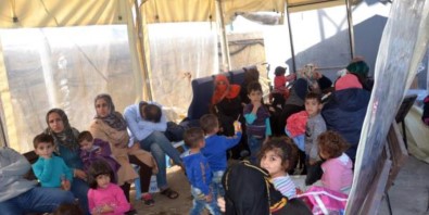Kuşadası'nda 25'İ Çocuk 64 Kaçak Göçmen Yakalandı