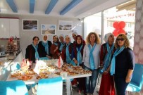 YÖRESEL KIYAFET - Mavi Fularlı Kadınlardan Bir İlk