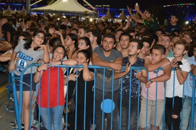 Seyirciler sahneye hücum Etti, Aleyna Tilki kaçtı