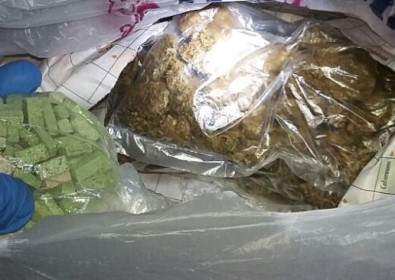 Şüphe Çeken Araçtan 252 Adet Esctacy Hap Ve Esrar Çıktı