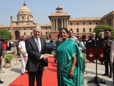 ABD Savunma Bakanı Mattis Hindistan'da
