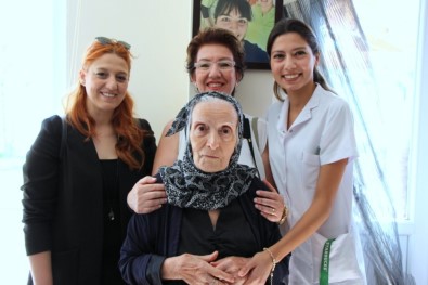 Acıbadem'den Tepebaşı Belediyesi Yaşam Köyü Alzheimer Evlerine Ziyaret