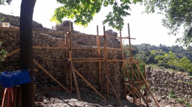 Ceneviz Kalesi Restarasyon Çalışmaları Sürüyor