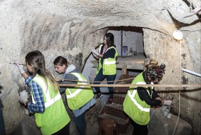 Nevşehir'de 800 Yıllık Kilisede Duvar Resmi Sağlamlaştırma Çalışmaları Başladı