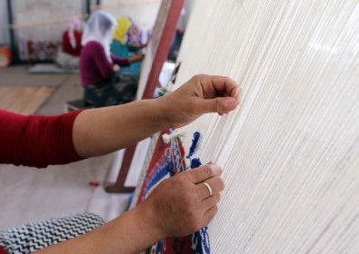Tarihi Kilimler Onların Ellerinde Hayat Buluyor