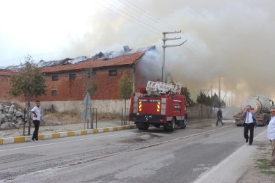 Tavşanlı'da Kullanılmayan Kümes Ve Atölyede Yangın