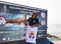 EDREMIT BELEDIYESI - Yüzme Maratonunda Adanalı Ece Turgut Birinci Oldu