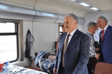 BTK Demiryolu Hattı'nda Tiflis'ten Kars'a İlk Tren Geldi