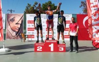 TÜRKIYE BISIKLET FEDERASYONU - Nilüferli Bisikletçiler Yalova'dan Madalya İle Döndü