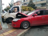 ÖZAY GÖNLÜM - Otomobil İle Kamyonet Çarpıştı Açıklaması 3 Yaralı