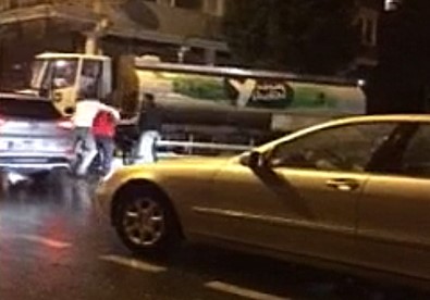 İşçiyi beyzbol sopasıyla dövdüler