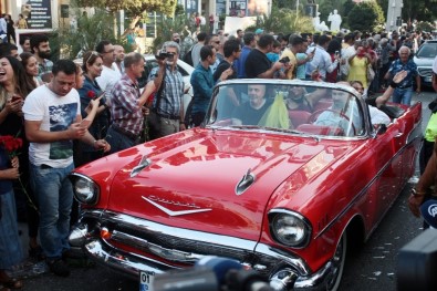 Ünlülerin Şerefine Gündüz Vakti Havai Fişek Gösterisi