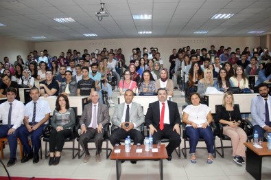 Yeni Öğrencilerle Oryantasyon Toplantısı Yapıldı