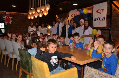 Doktorlar, Çocuklara Sütün Faydalarını Anlattı