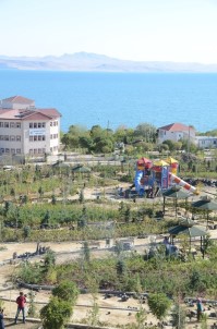 Erciş'te Park Çalışmaları Devam Ediyor