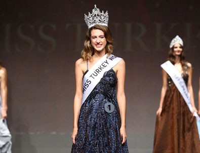 Tacı geri alınan güzellik kraliçesine suç duyurusu