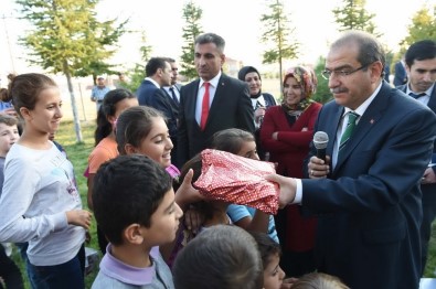 Vali Demir, Halk Buluşmasının İlkinde Elmalıdere Mahallesi Sakinleriyle Bir Araya Geldi.