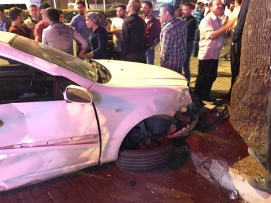İzmir'de Feci Kaza Açıklaması 3 Yaralı