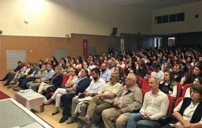 Mimarlık Fakültesi Deneyimli Mimar Cem Erözü'yü Ağırladı