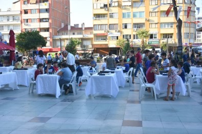 Nazilli Belediye Meydanında Satranç Oynadılar