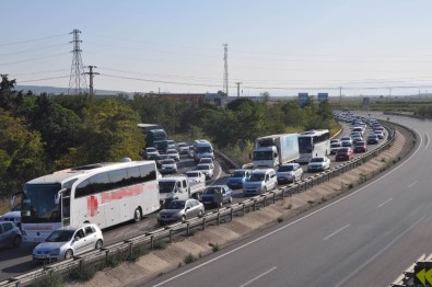 Bursa-İzmir Yolunda Kilometrelerce Araç Kuyruğu Oluştu
