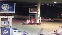 ACEMİ SÜRÜCÜ - El Freni Çekilmeyen Otomobil Şans Eseri Kaza Yapmadan Akaryakıt İstasyonunda Tur Attı