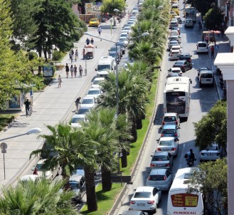 Feribot Kuyruğu 2,5 Kilometreye Ulaştı