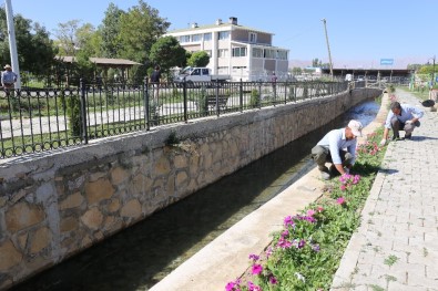 Gürpınar'da Kanal Temizleme Çalışması