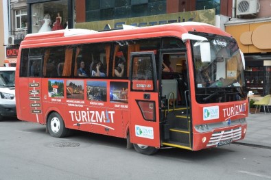 Kırmızı Otobüsle İzmit Turu Devam Ediyor