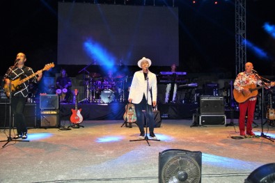 MFÖ'den tatilcilere müzik ziyafeti