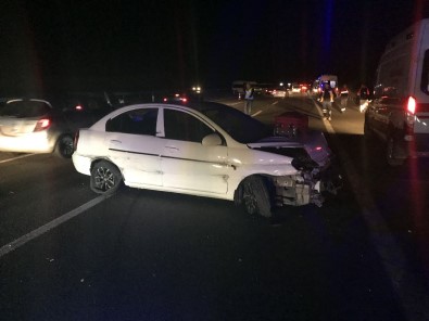 Otomobil Minibüsle Çarpıştı Açıklaması 9 Yaralı