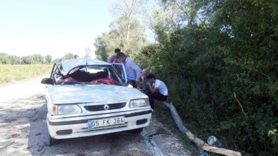 Sinop'ta Otomobilin Üzerine Ağaç Düştü Açıklaması 1 Ölü, 2 Yaralı